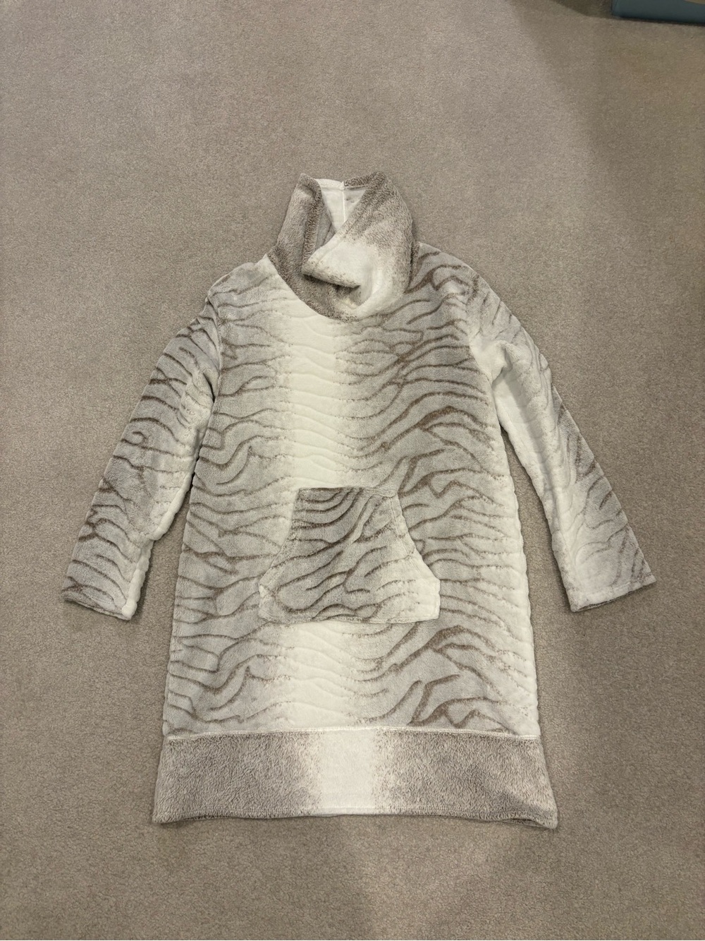 ANNE KLEIN, Cozy Grey Animal-Print Funnel Neck Sweater, Size Medium